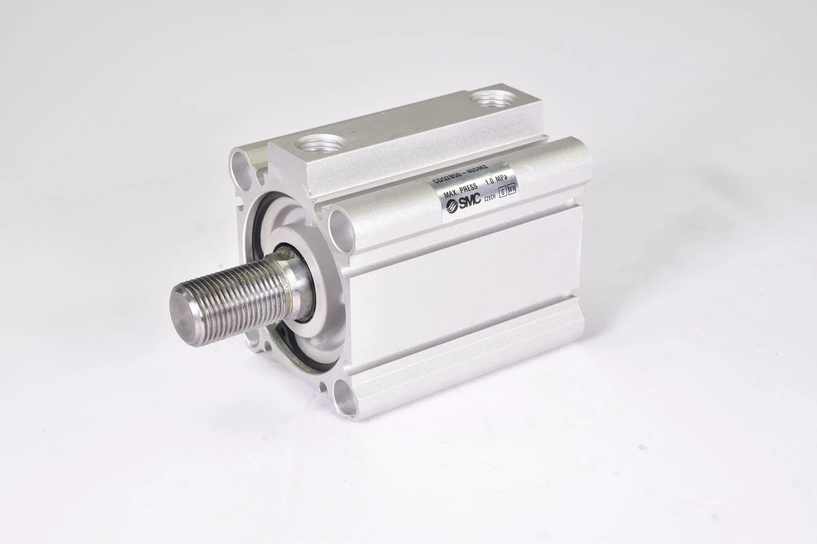 SMC CDQ2B50-40DMZ, Kompaktzylinder - Defekt Gehäuseschaden am der Befestigung