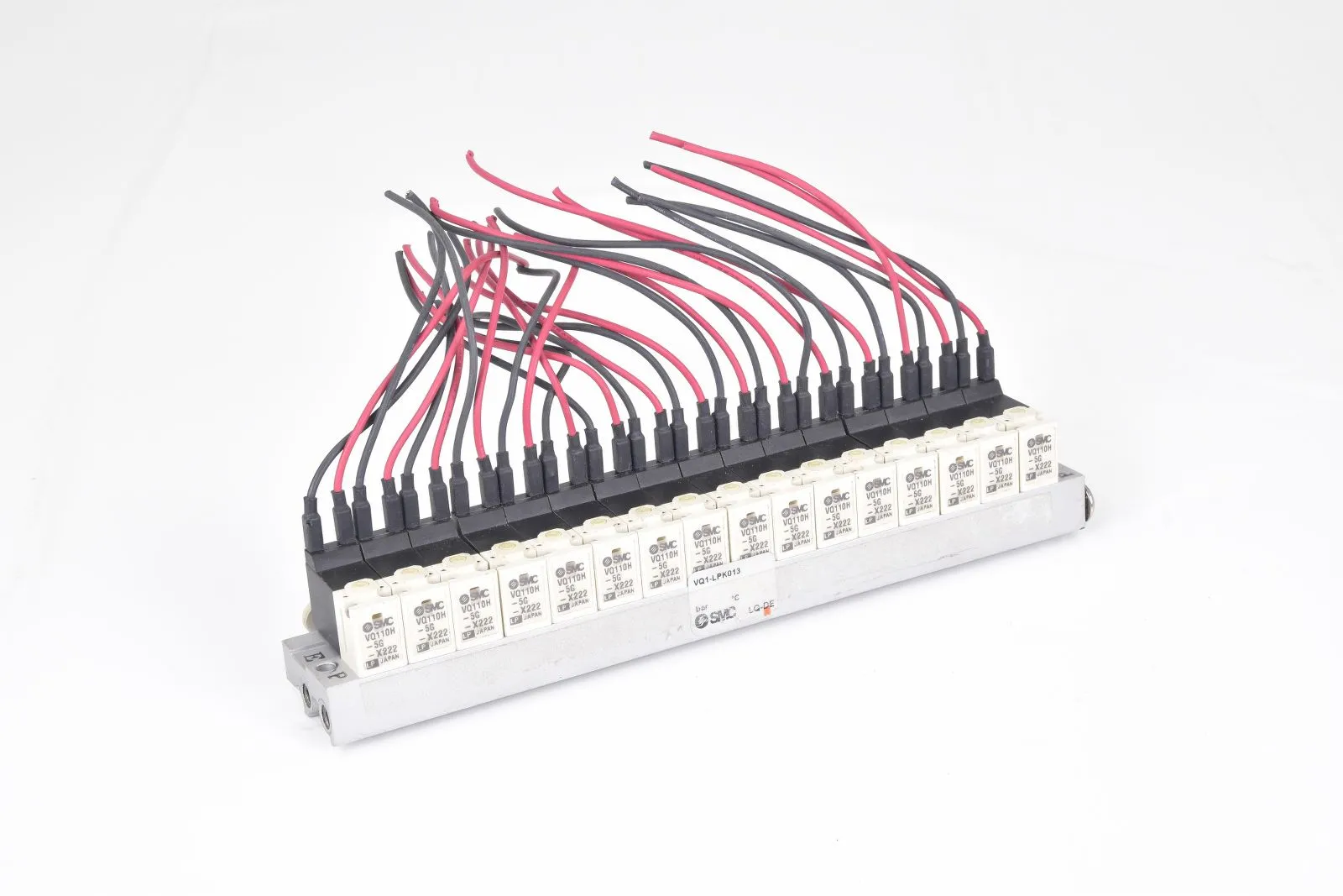 SMC VQ1-LPK013, Ventilinsel mit 16x Ventilen