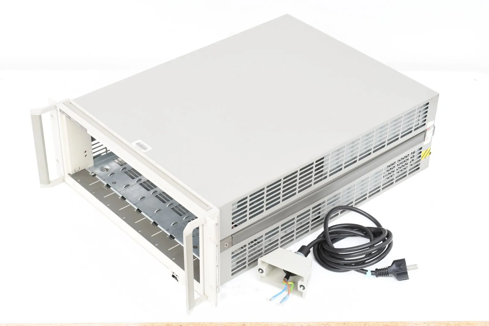 AGILENT TECHNOLOGIES 66000A, Gehäuse für Modulares Power-System