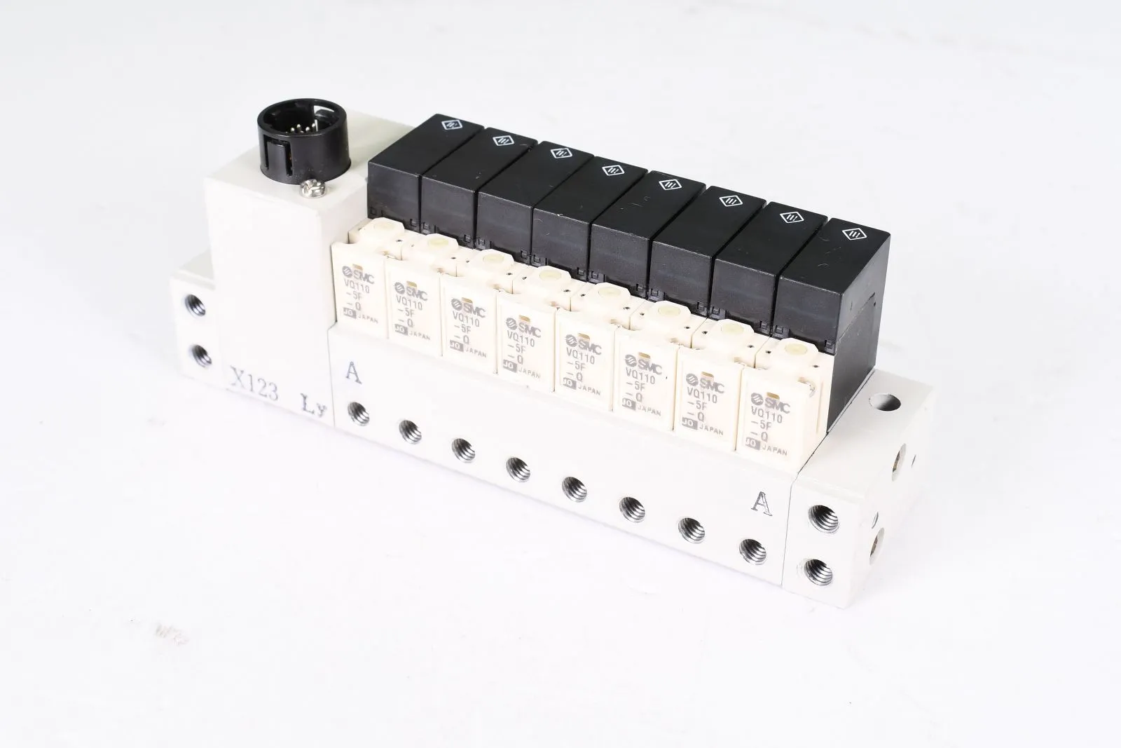 SMC VQ110-5F-Q, Ventilinsel mit 8 Elektromagnetventilen