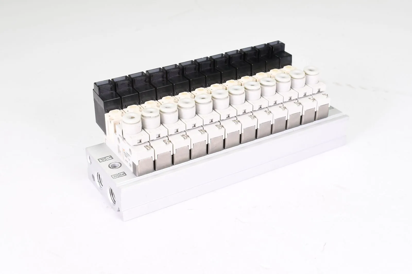 SMC VQZ115Y-5MO-C4, Ventilinsel mit 12 Magnetventilen