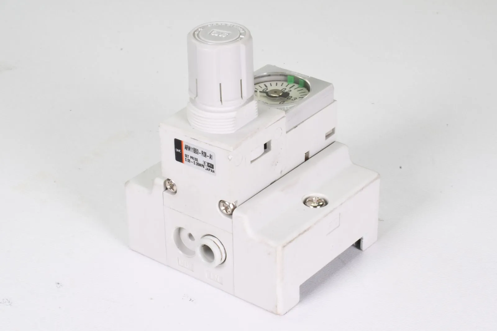 SMC ARM11BB3-R08-A1, Mehrfachanschlussregler mit Hutschienenbefestigungen