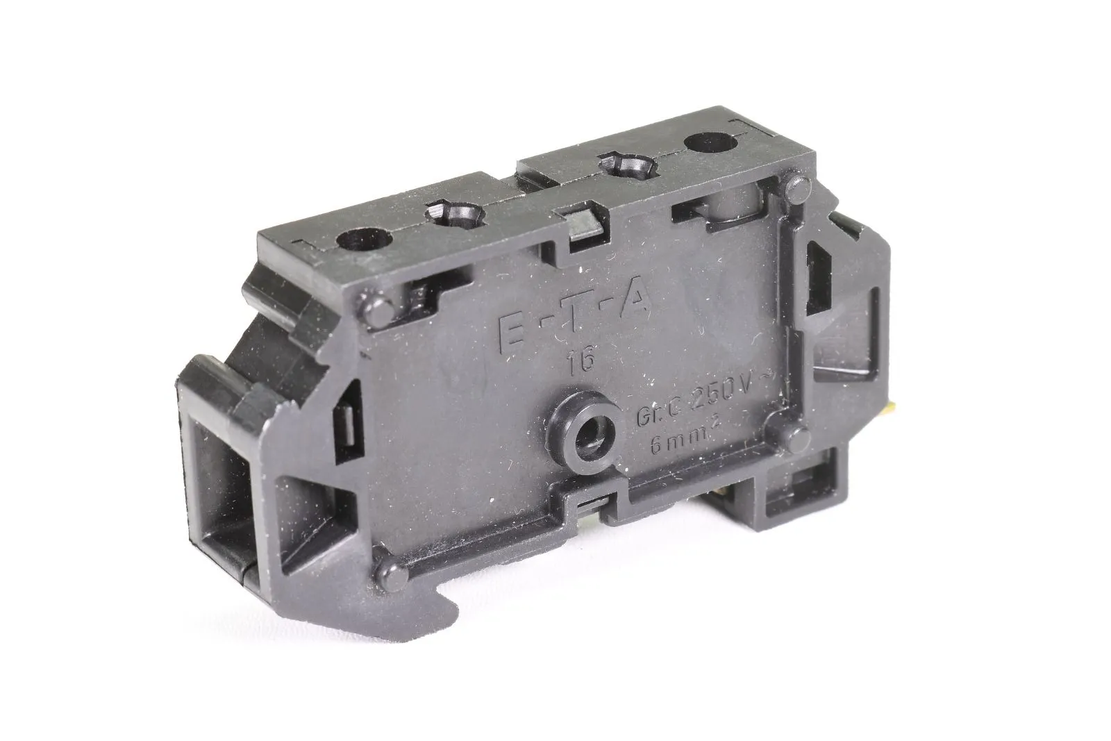 E-T-A 16, Stecksockel