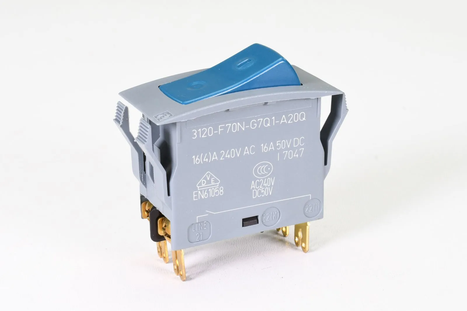 E-T-A 3120-F70N-G7Q1-A20Q-16A, Wippenschalter